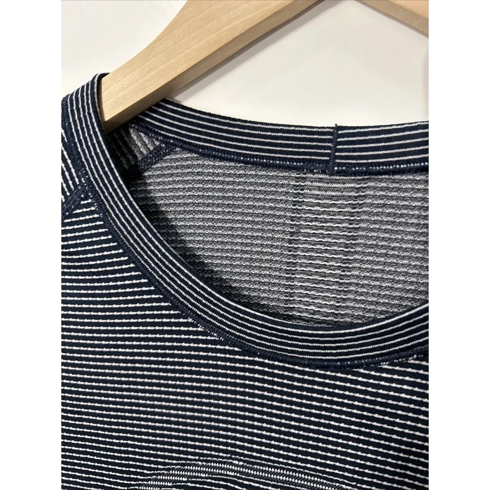 Lululemon Womens Swiftly Tech Long Sleeve Shirt Striped Blue Top‎ Sz 6